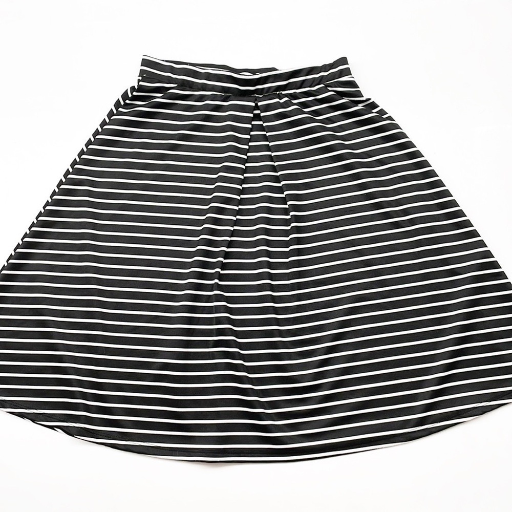 Wet Seal black/white striped skater skirt